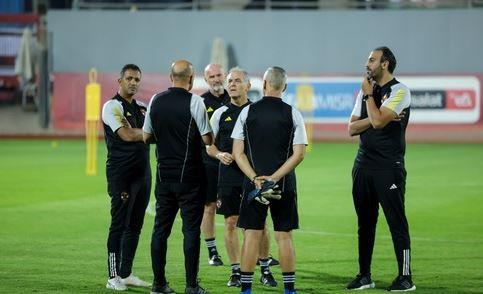 الدوري الإفريقي.. كولر يجتمع بمعاونيه للتحضير لمباراة صن داونز