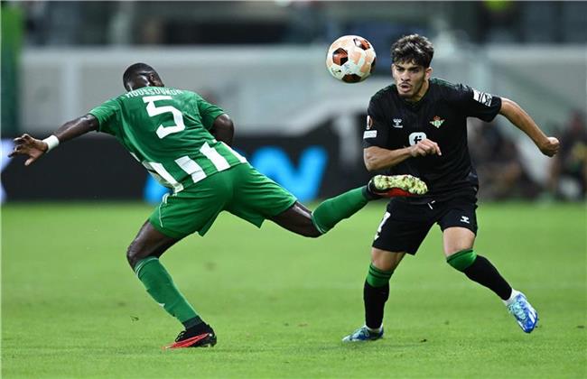 ريال بيتيس يتصدر مجموعته في اليوروبا ليج