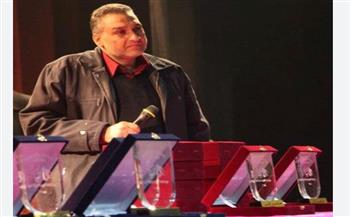   المخرج محمد عبدالستار ينتهي من بروفات مسرحية "بعيد عنك"