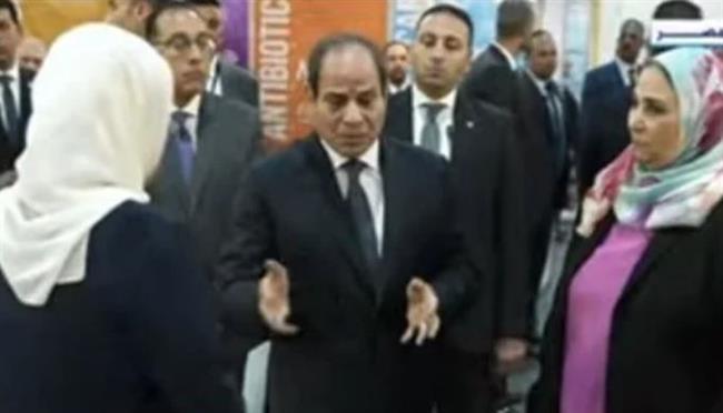 السيسي يستمع لشرح أصحاب الشركات خلال تفقده المعرض الدولي للصناعة| شاهد