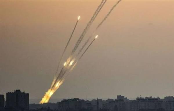 صافرات الإنذار تدوي في تل أبيب.. وحماس تعلن إطلاق رشقة صاروخية جديدة