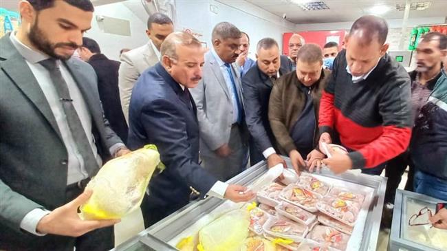 سكرتير عام محافظة البحيرة يتفقد عدداً من منافذ السلع الغذائية بكفر الدوار