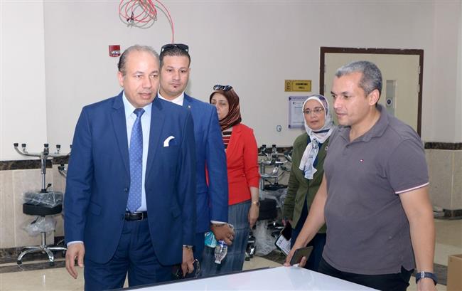 رئيس جامعة المنصورة الأهلية يتفقد العملية الدراسية والسكن الطلابي