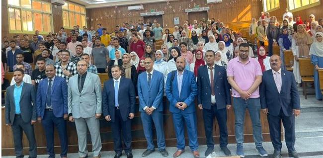 «عكاوي» يشهد فعاليات اليوم الترحيبى بجامعة جنوب الوادى الأهلية