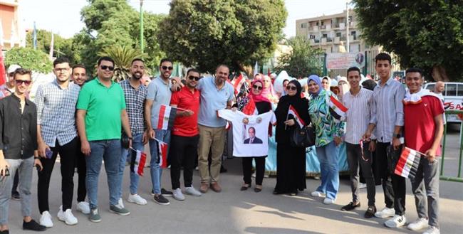 رئيس جامعة سوهاج وطلابها يؤيدون ترشح السيسي لفترة رئاسية جديدة من أجل مصر وشعبها