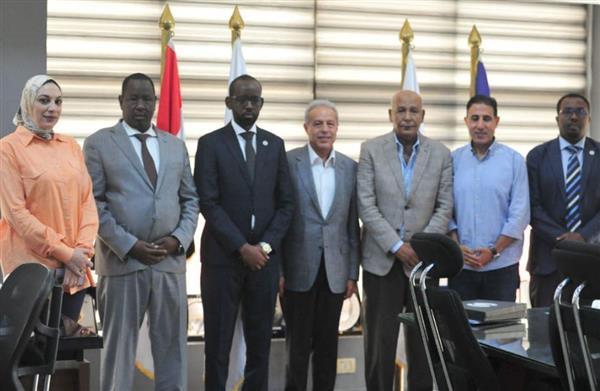 اتحاد الكرة يستقبل وفدا صوماليا لبحث التعاون الرياضي