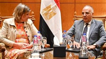   على هامش أسبوع القاهرة السادس للمياه.. وزير الرى يلتقى المبعوث الهولندي الخاص للمياه
