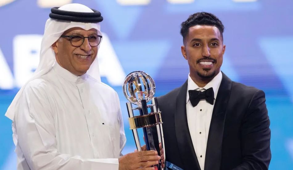 السعودي "سالم الدوسري" يتوج بجائزة أفضل لاعب في آسيا لعام 2022