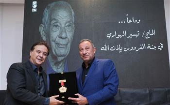   الأهلي يطلق اسم "تيسير الهواري" على القاعة الكبرى بفرع القاهرة الجديدة