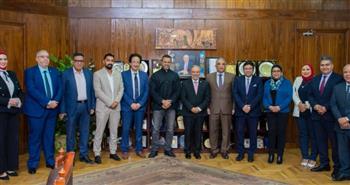   رئيس جامعة طنطا يستقبل الداعية الإسلامي "مصطفى حسني" 
