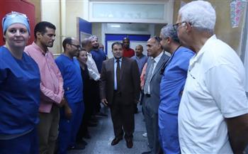 "عكاوي" يتفقد أعمال الوفد الطبي الهولندي بمستشفيات قنا الجامعية