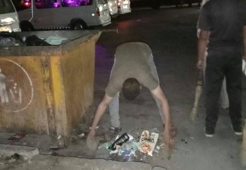 رئيس محلية عزبة البرج يواصل أعمالة ليلا برفع القمامة والاشغالات 