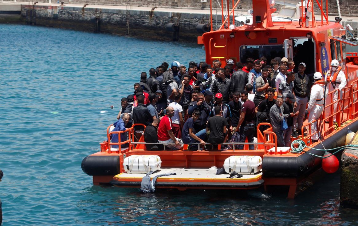 إسبانيا: وصول 500 مهاجر على متن 4 قوارب خشبية