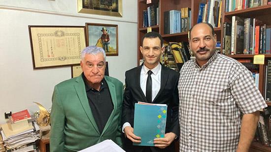 زاهي حواس يوقع عقد إنتاج برنامجه "الحارس" مع الريفي ميديا