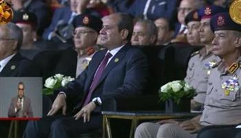 احتفالات نصر أكتوبر.. الرئيس السيسي يشهد عرضا فنيا لـ أكرم حسني