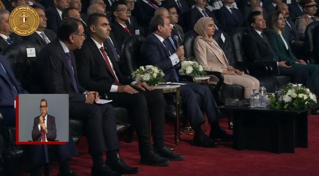 احتفالات نصر أكتوبر.. طفل عمره 13 عاما يبهر الرئيس السيسي في الندوة التثقيفية