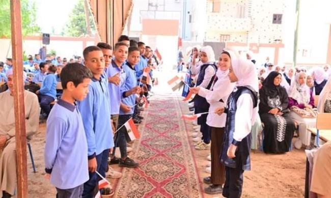 مدرسة "الأوسط قمولا الإعدادية" تحتفل باليوبيل الذهبى لانتصارات أكتوبر 