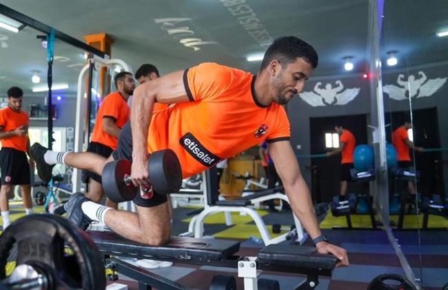 تدريبات بدنية لـ «رجال يد الأهلي» في الجيم