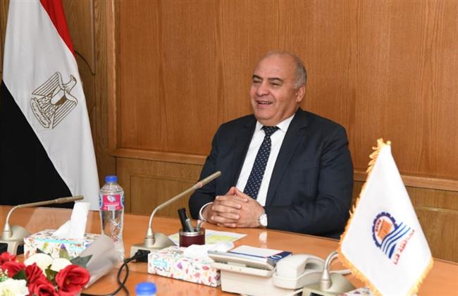 توفير صناديق قمامة بمنطقتىّ معهد الفتيات والمستشفى المركزى بفرشوط