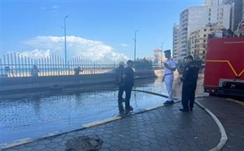   جهود مكثفة لرجال الشرطة لمساعدة المواطنين فى مواجهة موجة الطقس السيئ بمطروح والإسكندرية