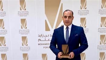  وزير التعليم يهنئ الدكتور أحمد علوان لفوزه بجائزة "محمد بن زايد لأفضل معلم"