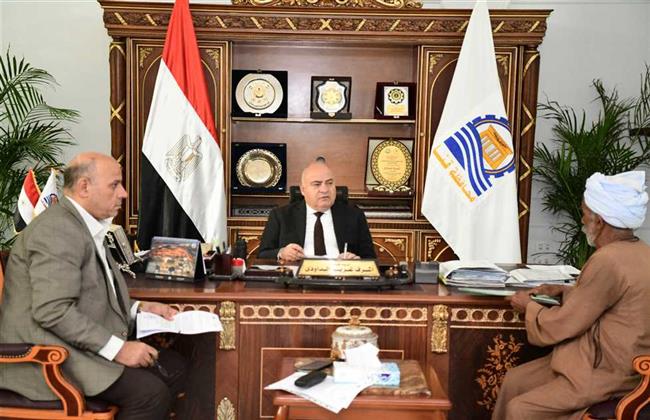 قنا.. "الداودي" يستأنف لقاءاته بالمواطنين لبحث شكواهم