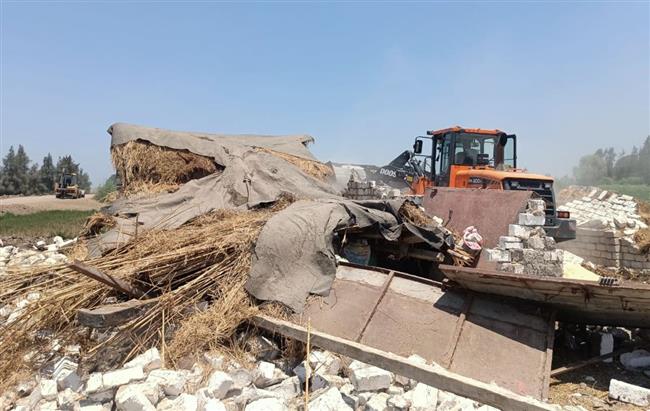 البحيرة.. إزالة 21 حالة تعدي على مساحة 2260 م2 بنطاق 4 مراكز