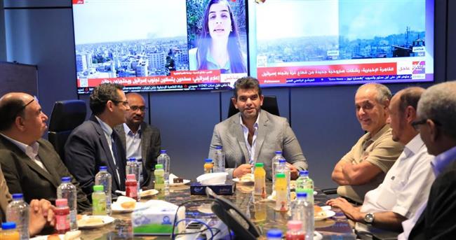 "القاهرة الإخبارية" تستقبل وفدًا من اتحاد الصحفيين العرب ونقابة الصحفيين المصرية لمناقشة تبادل الخبرات 