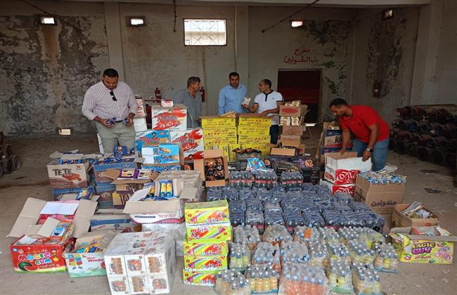 ضبط 16000 عبوات متنوعة منتهية الصلاحية بأحد مخازن الجملة بدمنهور