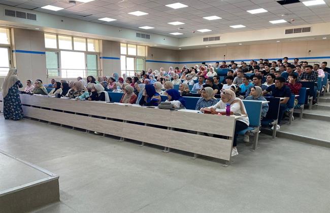 رئيس جامعة بني سويف الأهلية يتابع انتظام الدراسة بالجامعة