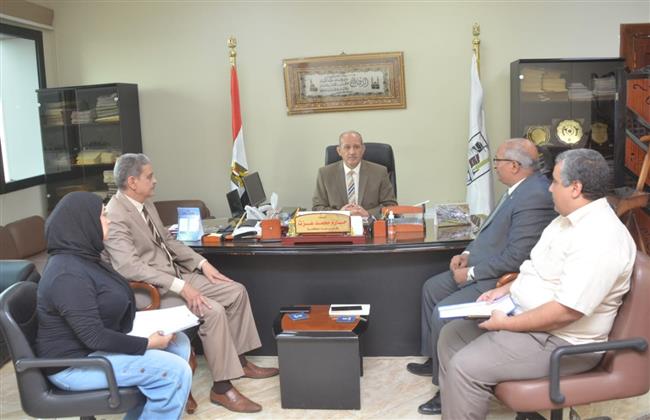 السكرتير العام بـ بني سويف يعقد اجتماعا لمناقشة استعدادات استضافة بطولة الجمهورية لكرة الهدف