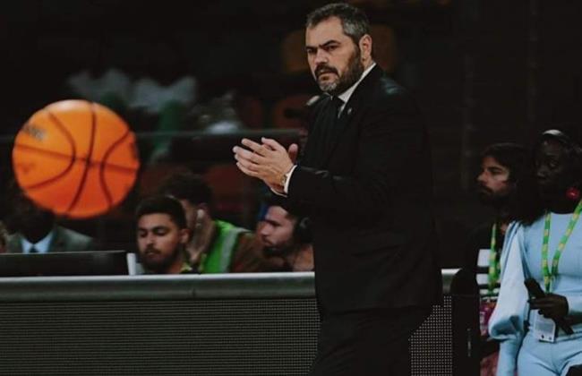 أوجستي يجتمع مع معاونيه للترتيب لمباراة الاتحاد السكندري