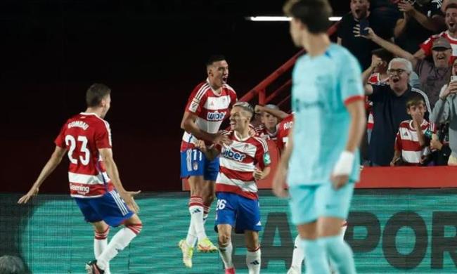 برشلونة يتعثر في الدوري الإسباني بتعادله مع غرناطة