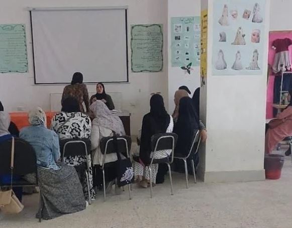 وزارة العمل: بدء برنامج تدريبي على التفصيل والخياطة لفتيات مطروح