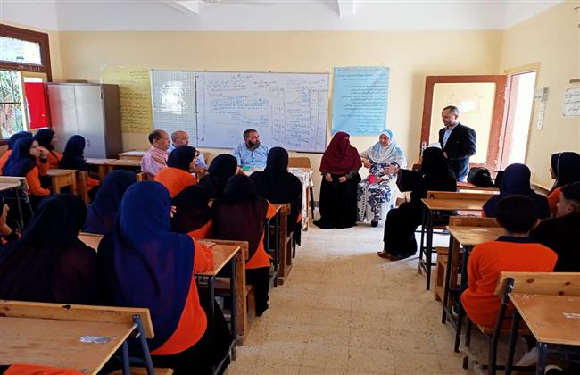 توعية طلاب وعاملين بمدارس الوادي الجديد بثقافة السلامة والصحة المهنية