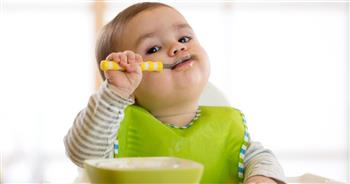   معلومات عن موعد وكيفية بدء الأكل عند الرضيع