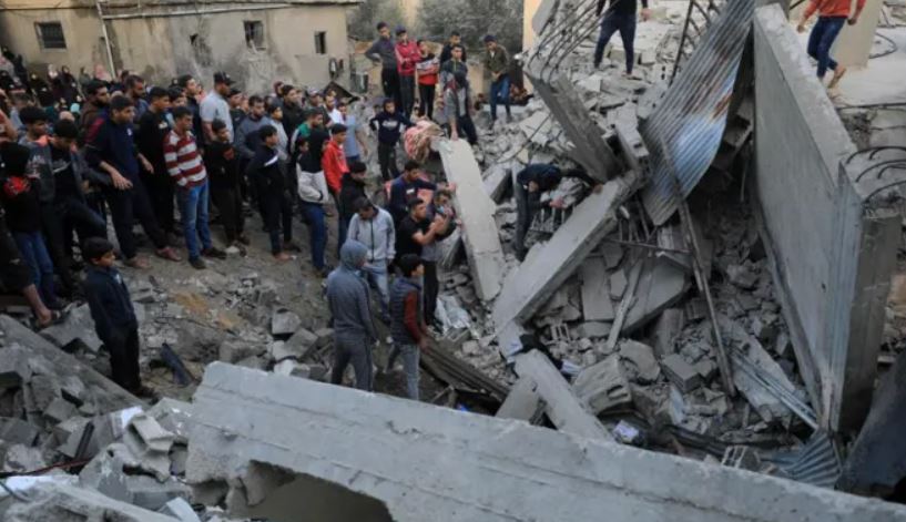 مجزرة إسرائيلية وسط غزة.. وارتفاع عدد شهداء العدوان على القطاع لـ 11078
