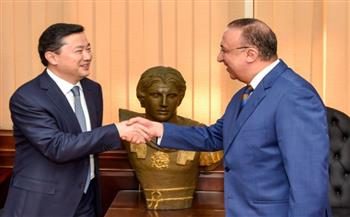   محافظ الإسكندرية يبحث مع  وفد مقاطعة هاينان الصينية سبل تعزيز التعاون المشترك 