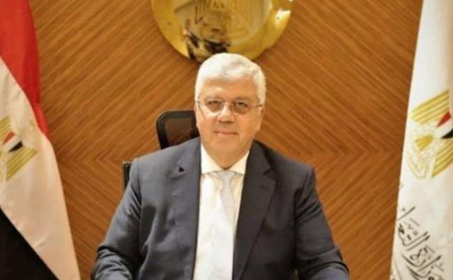 وزير التعليم العالي يستعرض تقريرًا حول اجتماع المجلس الأعلى لشئون التعليم والطلاب 