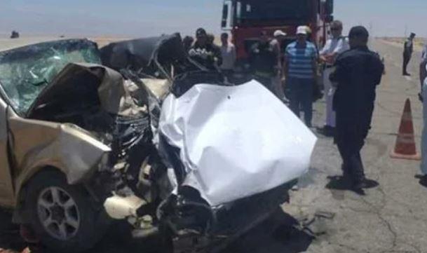 إصابة شخصان بسبب تصادم سيارتين على الطريق السياحي 