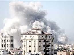   غارات إسرائيلية وقصف مدفعى قرب مستشفى النصر والعيون فى غزة 
