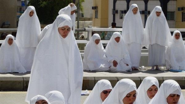 هل يجوز للمرأة حلق جميع شعرها في التحلل من الحج أو العمرة؟