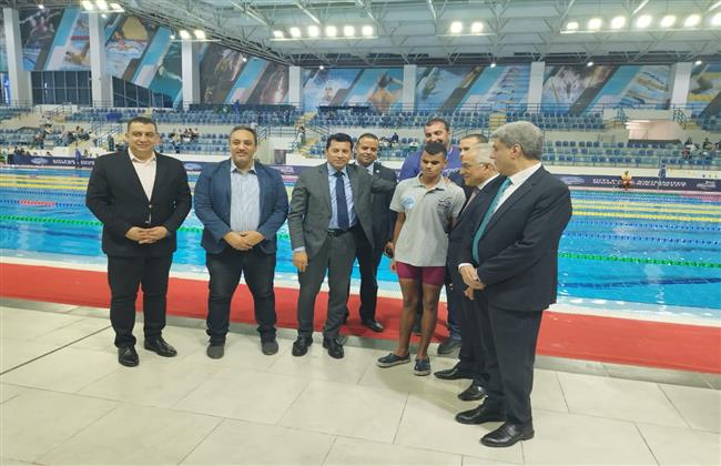وزير الرياضة يحضر فعاليات اليوم الثاني لبطولة مصر الدولية للسباحة البارالمبية ويكرم الأبطال