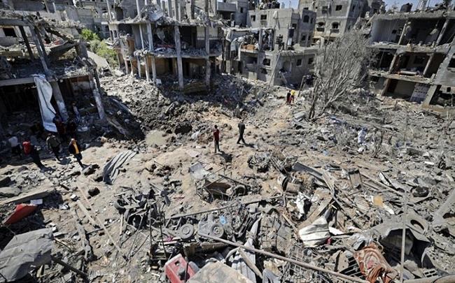 استشهاد 13 فلسطينيًا على الأقل في قصف استهدف منزلين في قطاع غزة