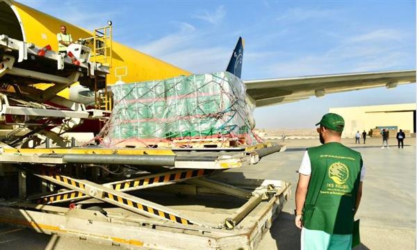 الطائرة الإغاثية السعودية الثالثة تتوجه للعريش لمساعدة الفلسطينيين في غزة