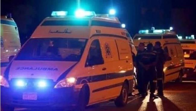 إصابة سائقين وربة منزل إثر انقلاب سيارة بسوهاج
