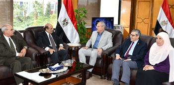    رئيس جامعة قناة السويس يستقبل السفير  الدكتور "خير الدين" مساعد وزير الخارجية المصرية الأسبق 