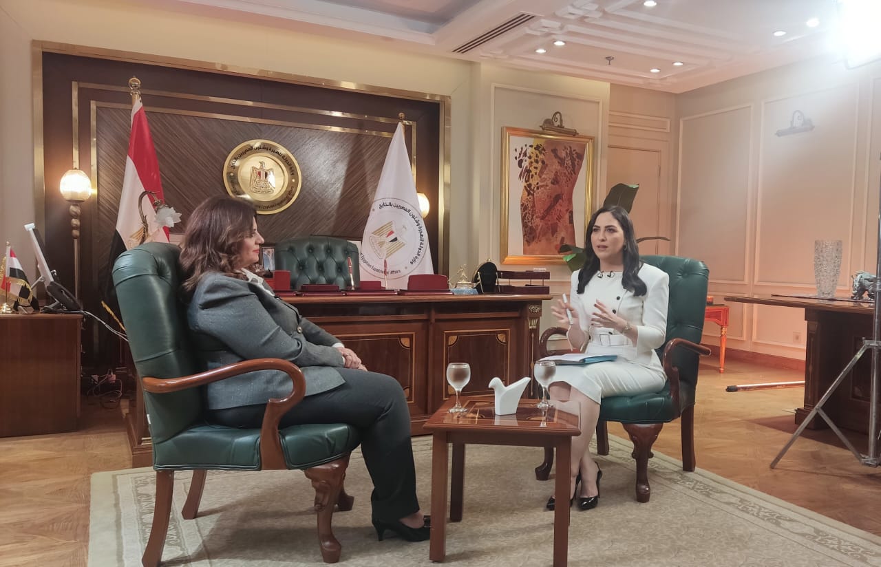 الليلة.. وزيرة الهجرة ضيفة برنامج 90 دقيقة على المحور