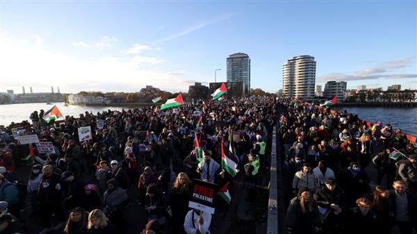 بصوت واحد "ستتحرر فلسطين".. أكثر من 300 ألف يشاركون في مسيرة تضامن مع غزة بوسط لندن