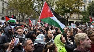أكثر من 16 ألف متظاهر وسط باريس تأييدا لفلسطين
